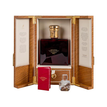 J.Walker Master’s Ruby Reserve 40Y 0,7l 43% Giftbox - 4